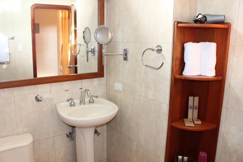 Hotel Del Sol Galapagos بويرتو أيورا الغرفة الصورة