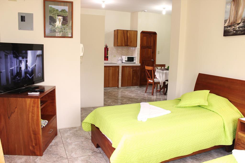 Hotel Del Sol Galapagos بويرتو أيورا الغرفة الصورة