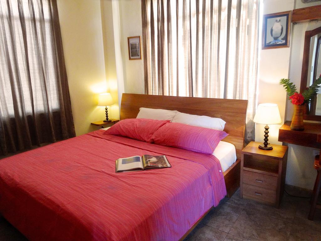 Hotel Del Sol Galapagos بويرتو أيورا الغرفة الصورة