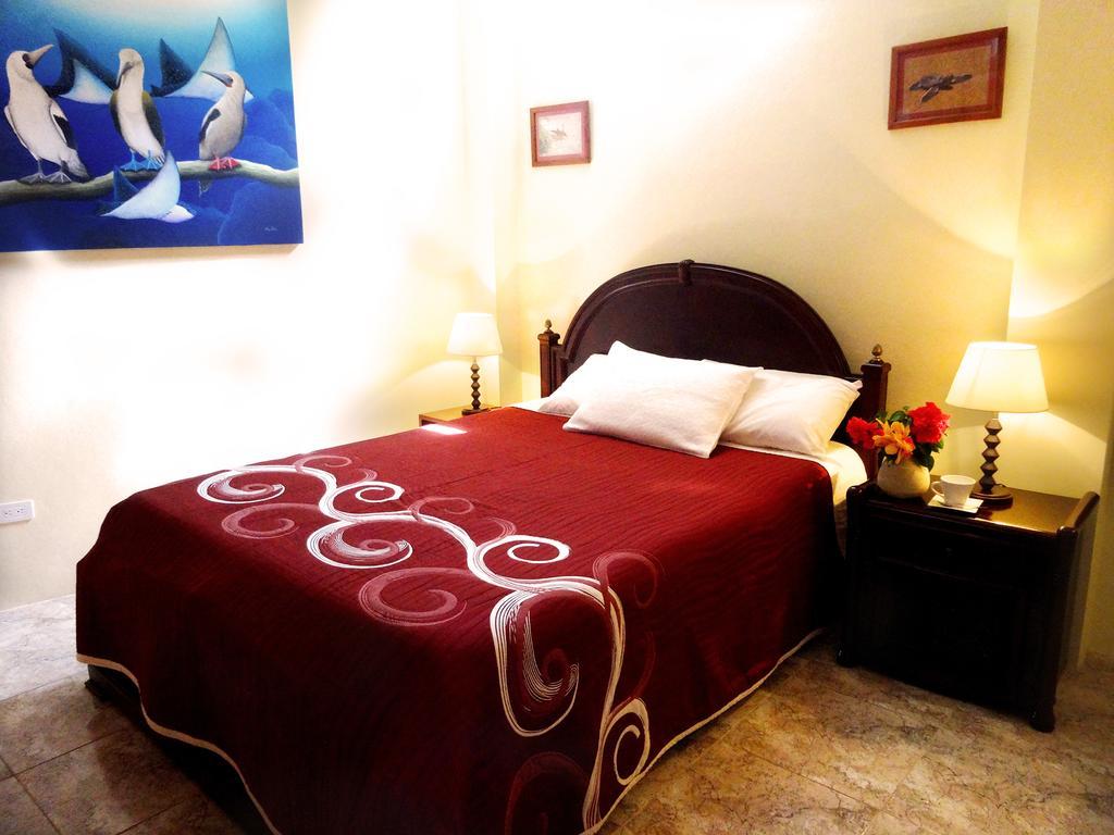 Hotel Del Sol Galapagos بويرتو أيورا الغرفة الصورة
